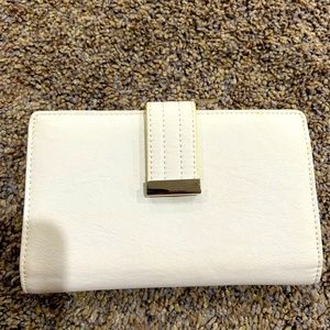 medium wallet